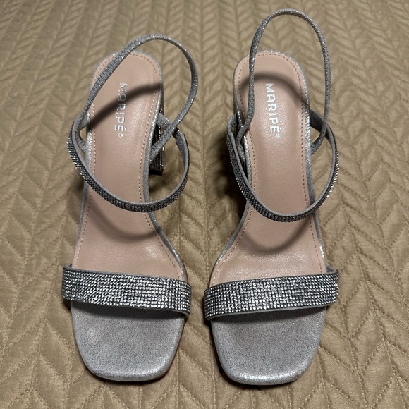 Almost new, all stones present. Sparkly dance shoes!! Size 8 - Picture 1 of 14